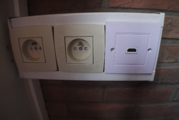 HDMI- en stroompoorten