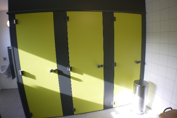 overzicht van het aantal normale toiletten en de deuren als zicht