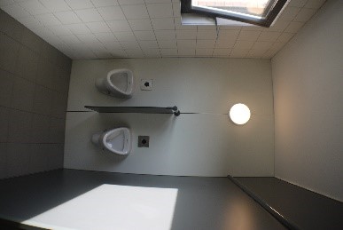 Foto van de traphal urinoir